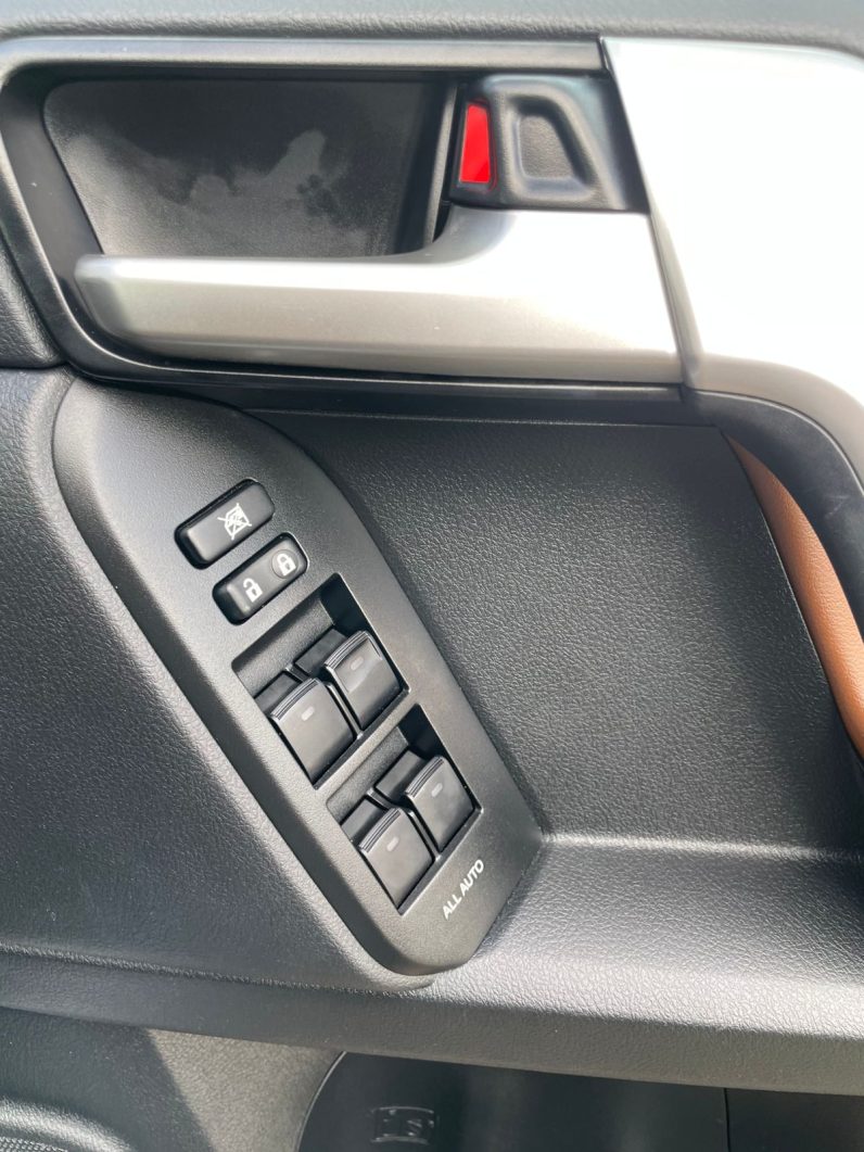
								Toyota Landcruiser Prado TXL full									