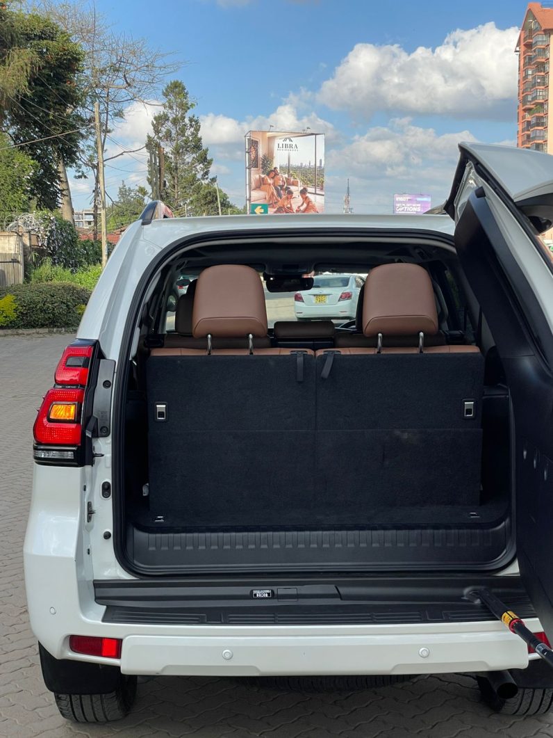 
								Toyota Landcruiser Prado TXL full									