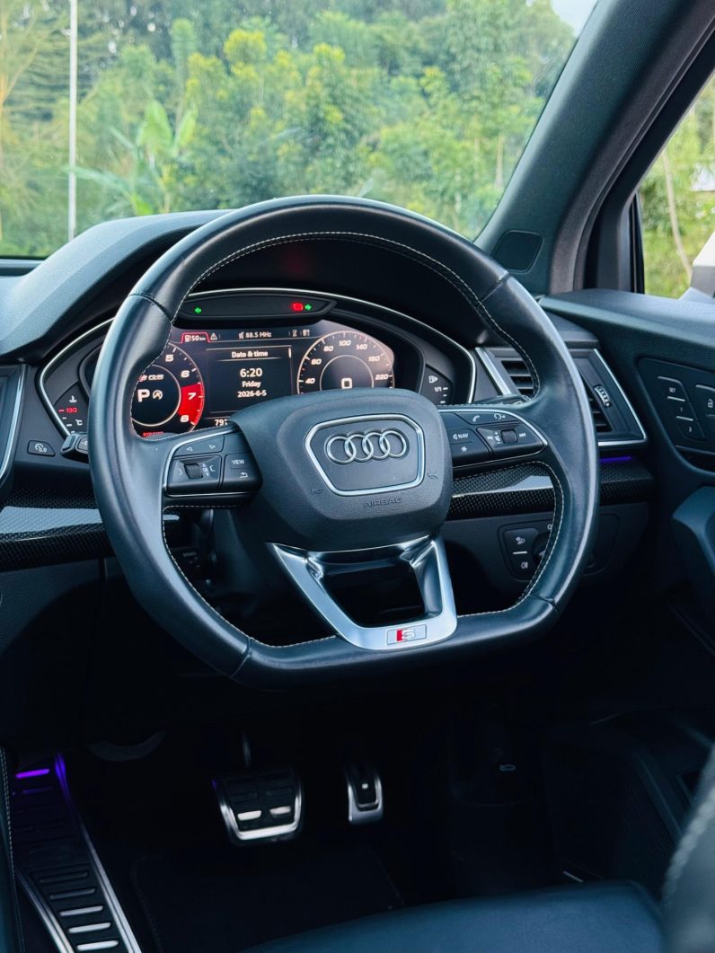 
								Audi SQ5 full									