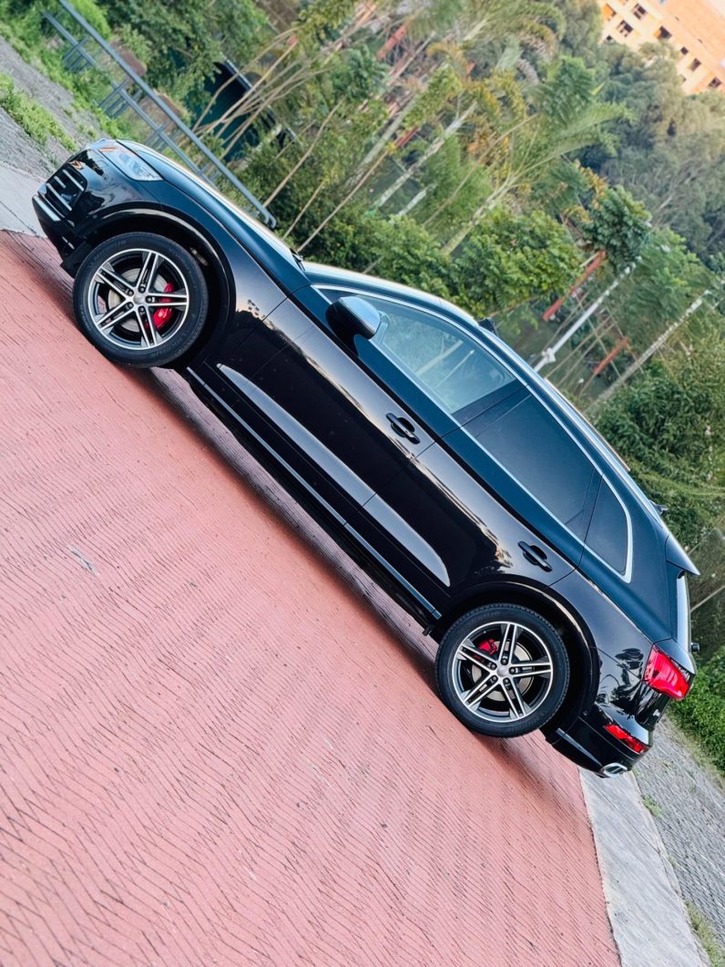 
								Audi SQ5 full									
