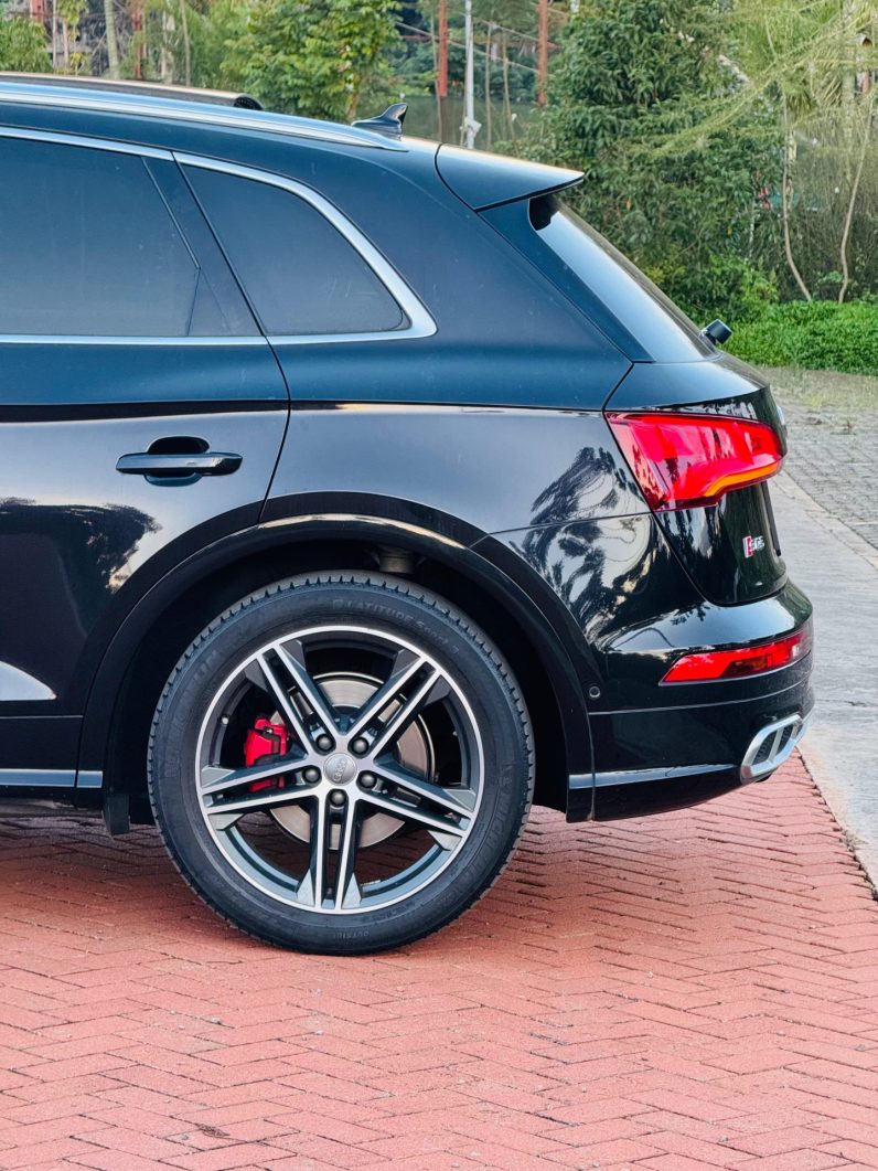 
								Audi SQ5 full									