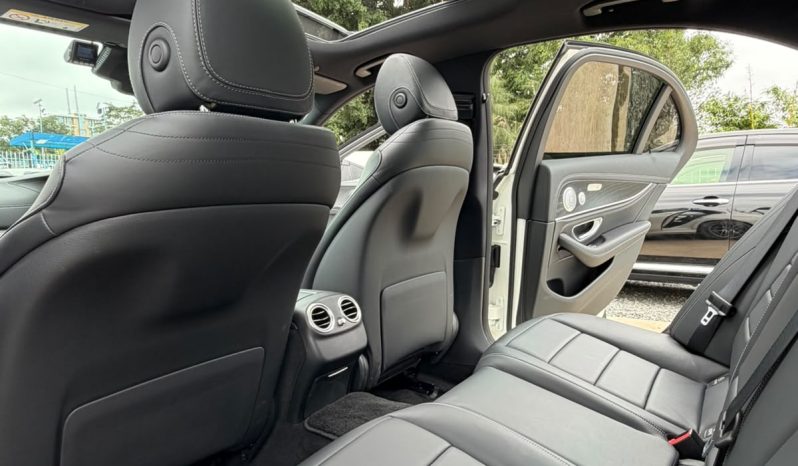 
								Mercedes Benz E200 EQBOOST full									