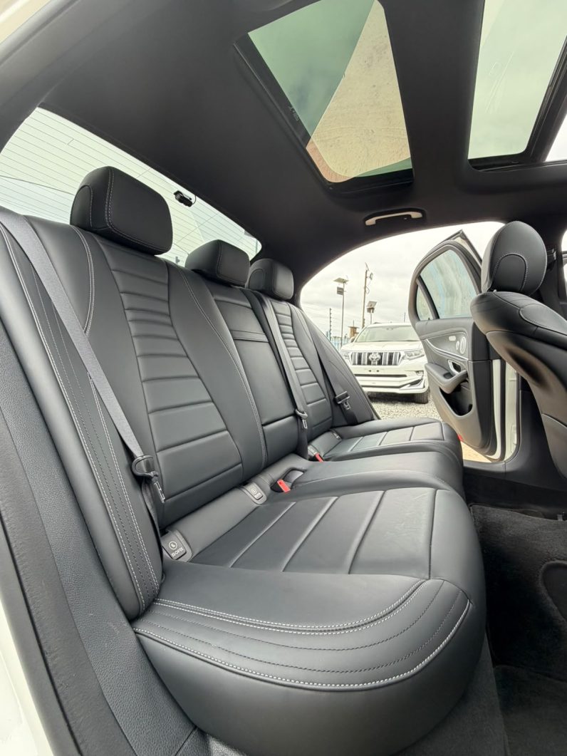 
								Mercedes Benz E200 EQBOOST full									
