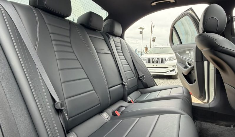 
								Mercedes Benz E200 EQBOOST full									