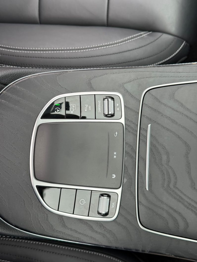 
								Mercedes Benz E200 EQBOOST full									