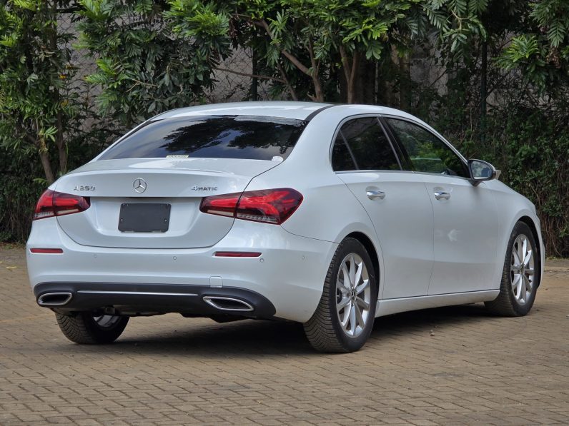 
								Mercedes Benz A250 full									