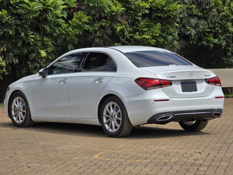 
								Mercedes Benz A250 full									