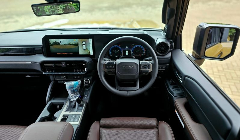 
								Toyota Land Cruiser Prado J250 full									