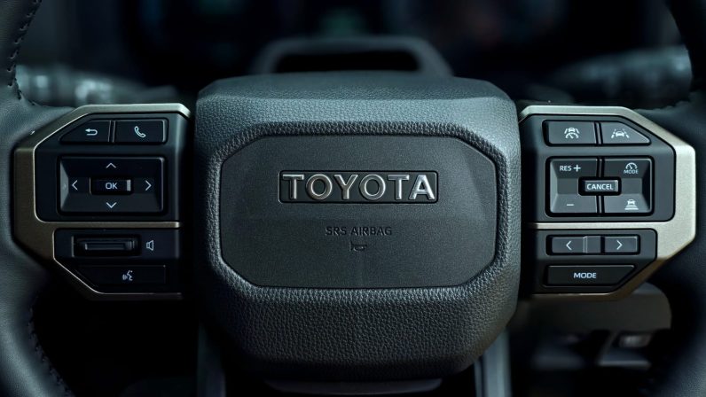 
								Toyota Land Cruiser Prado J250 full									