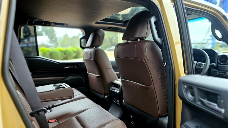 
								Toyota Land Cruiser Prado J250 full									