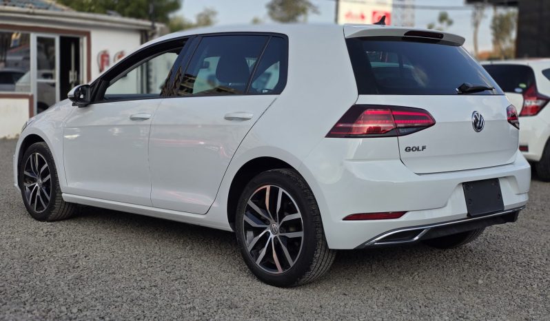 
								Volkswagen Golf TSI full									