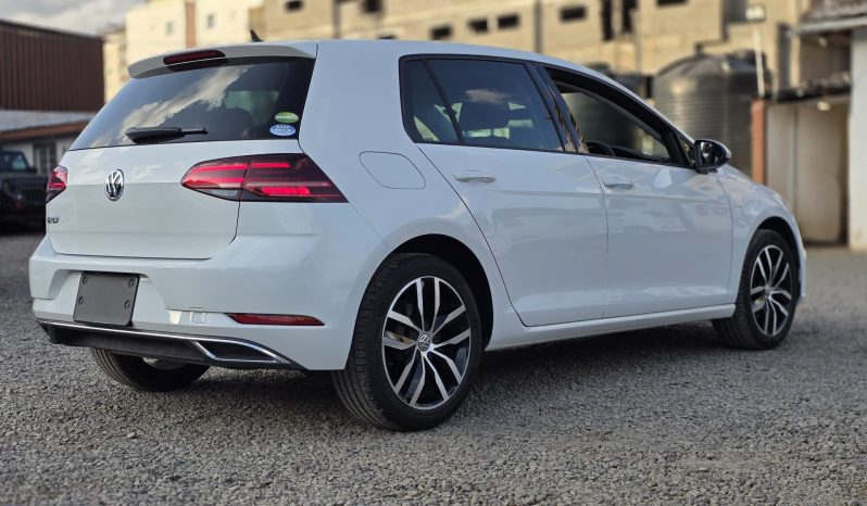 
								Volkswagen Golf TSI full									