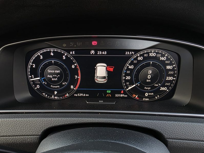 
								Volkswagen Golf TSI full									