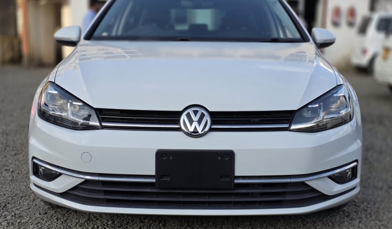 
								Volkswagen Golf TSI full									