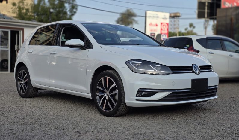 
								Volkswagen Golf TSI full									