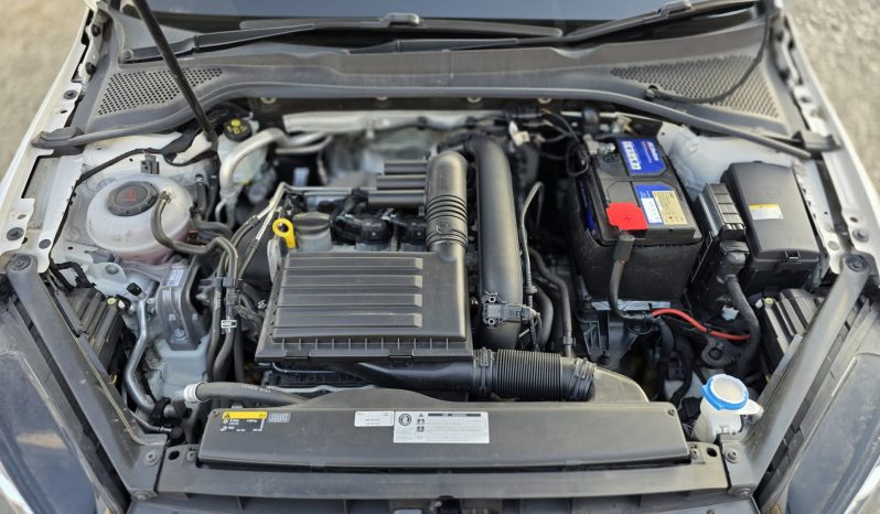 
								Volkswagen Golf TSI full									