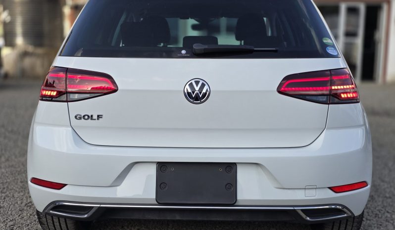 
								Volkswagen Golf TSI full									