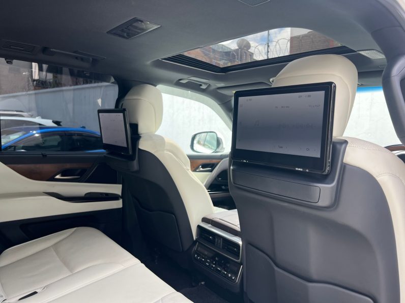 
								Lexus LX600 full									