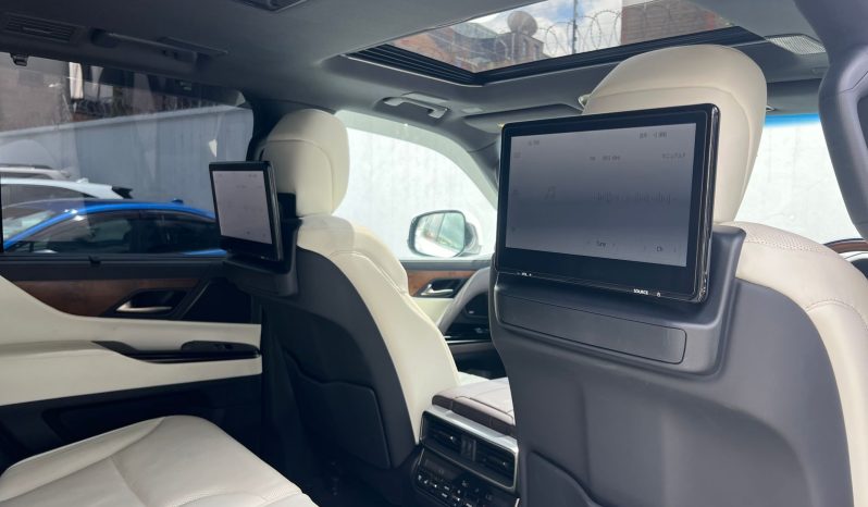 
								Lexus LX600 full									