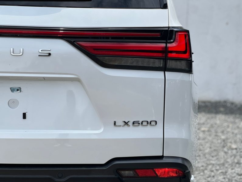 
								Lexus LX600 full									