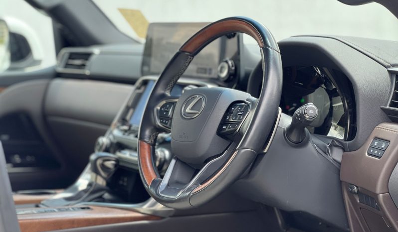 
								Lexus LX600 full									