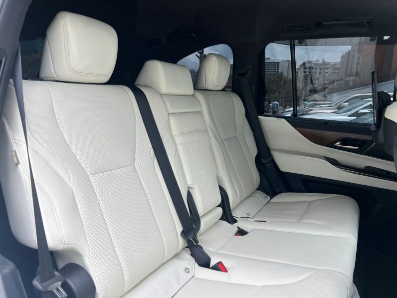 
								Lexus LX600 full									