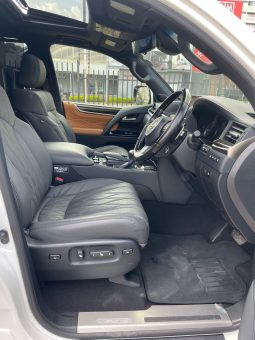 Lexus LX570