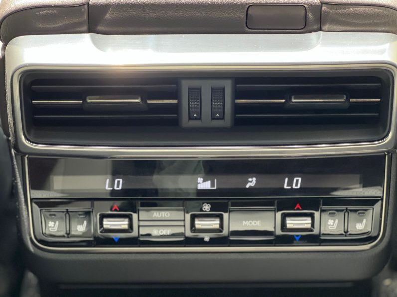 
								Lexus LX600 full									