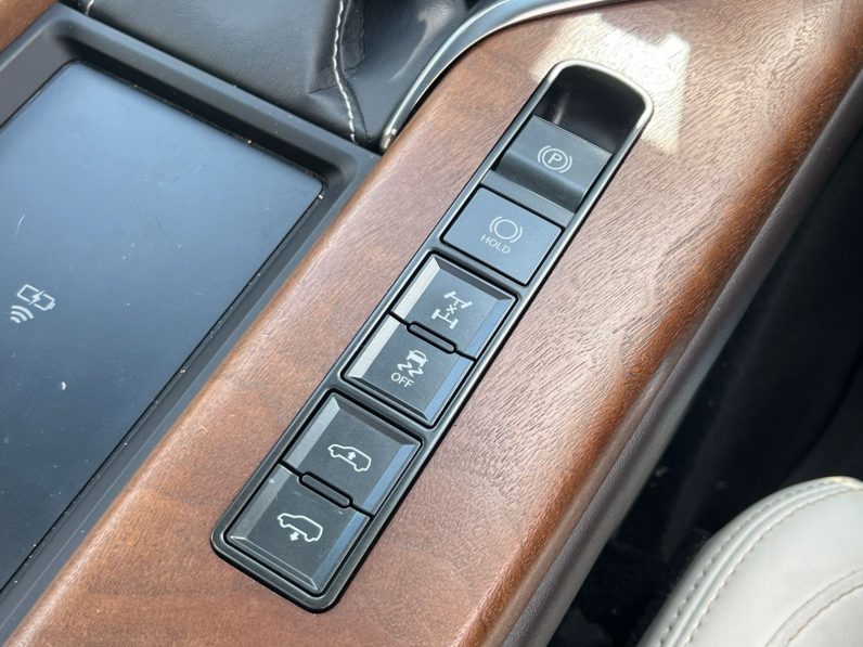 
								Lexus LX600 full									