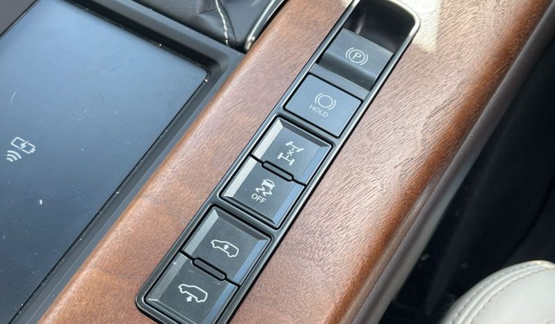 
								Lexus LX600 full									