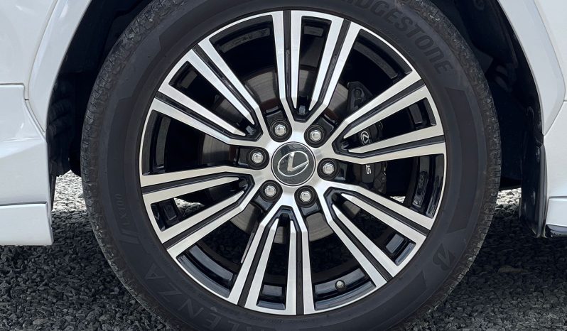 
								Lexus LX600 full									