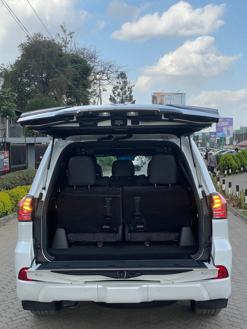 
								Lexus LX570 full									