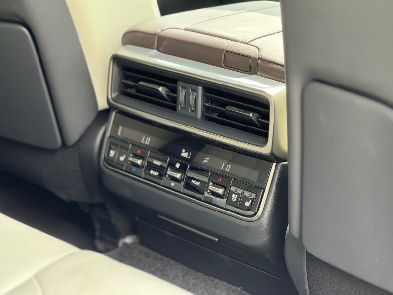 
								Lexus LX600 full									