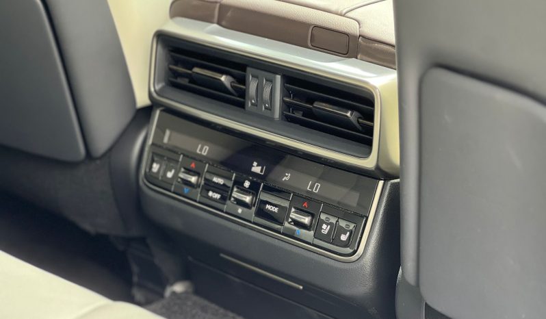 
								Lexus LX600 full									