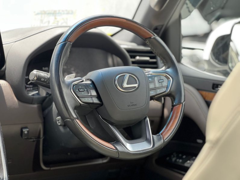 
								Lexus LX600 full									