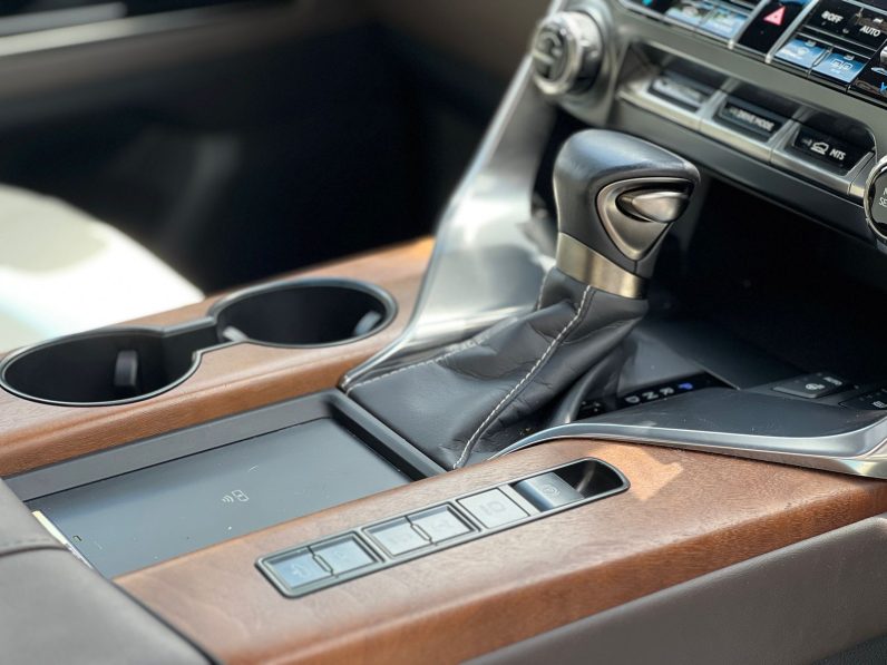 
								Lexus LX600 full									