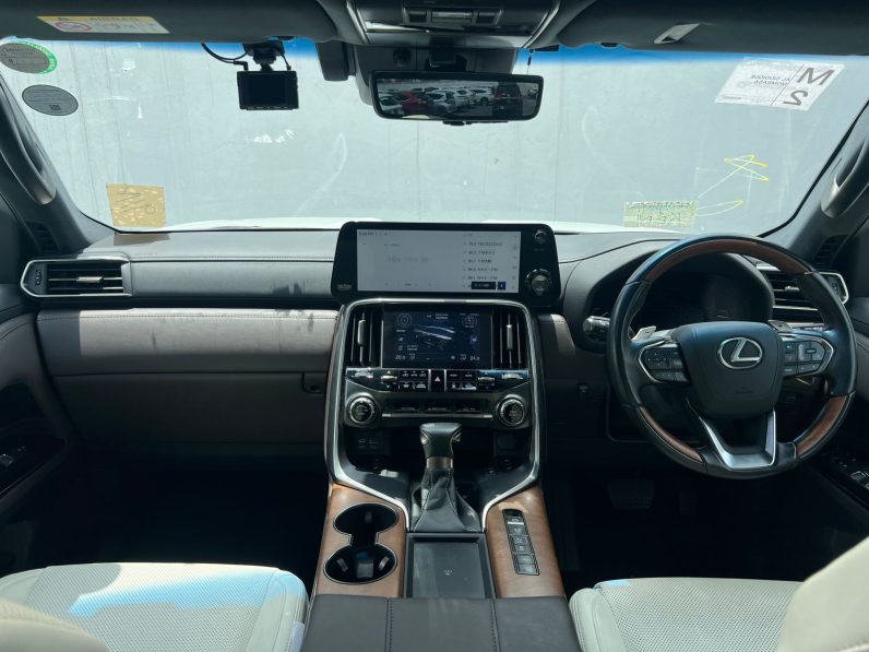 
								Lexus LX600 full									