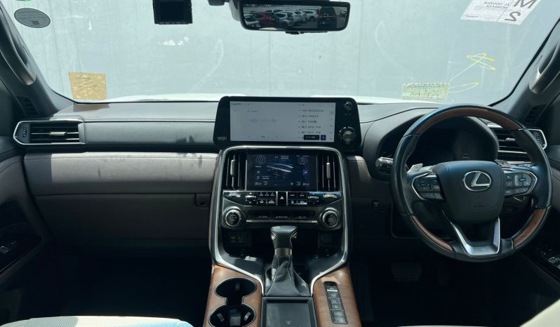 
								Lexus LX600 full									