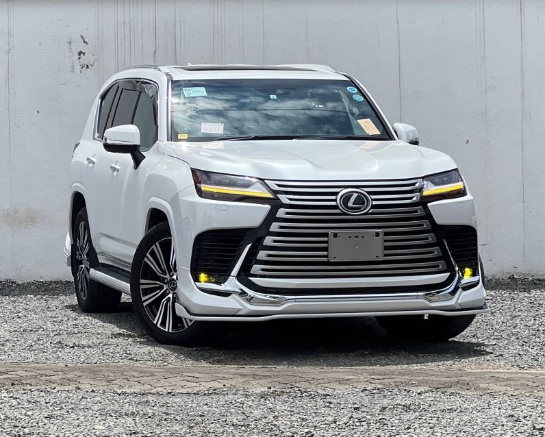 
								Lexus LX600 full									
