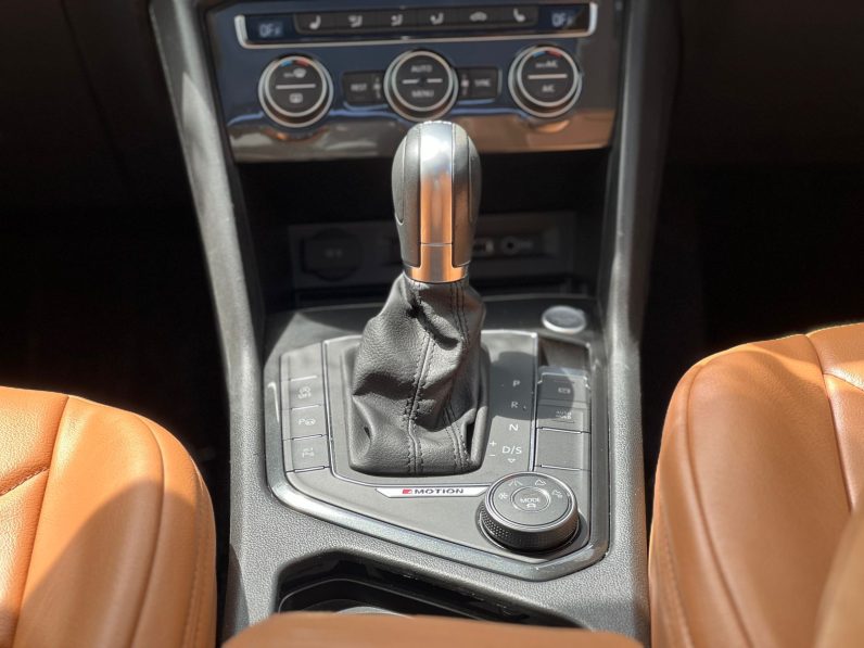 
								Volkswagen Tiquan full									