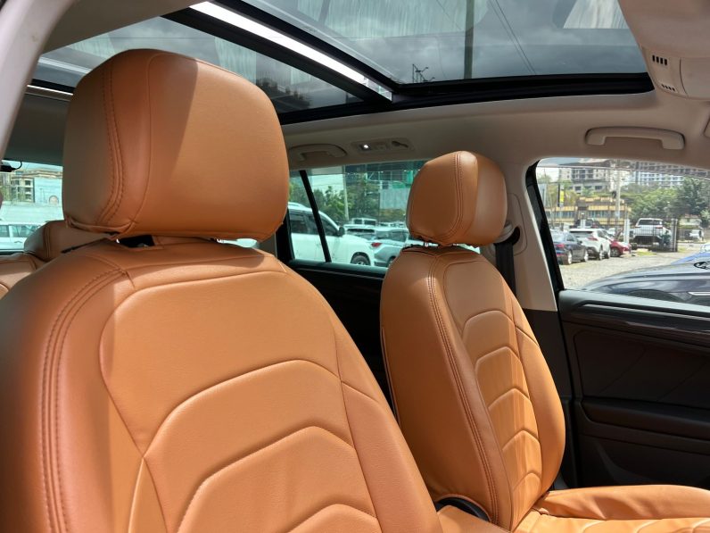 
								Volkswagen Tiquan full									