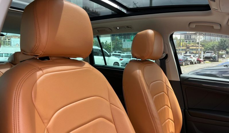
								Volkswagen Tiquan full									