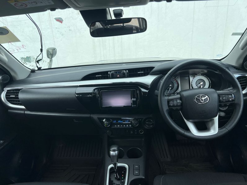 
								Toyota Hilux full									