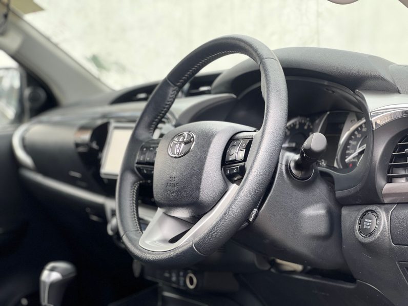 
								Toyota Hilux full									