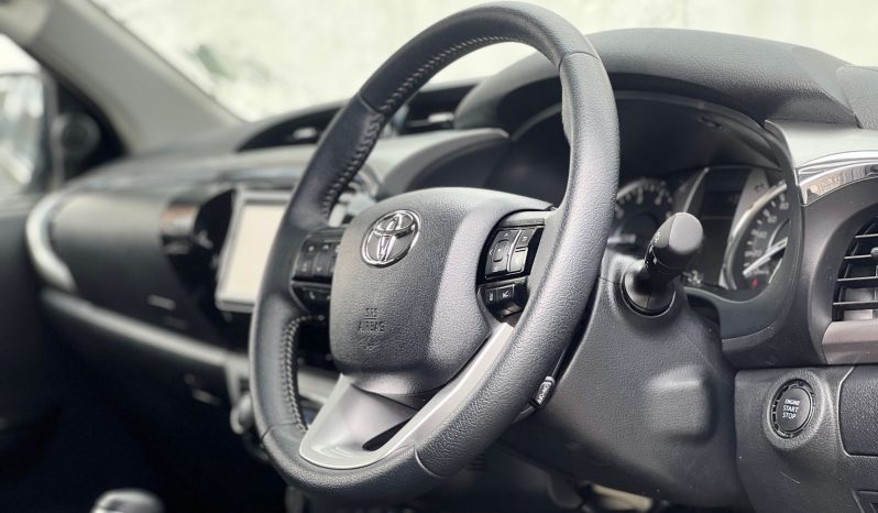 
								Toyota Hilux full									