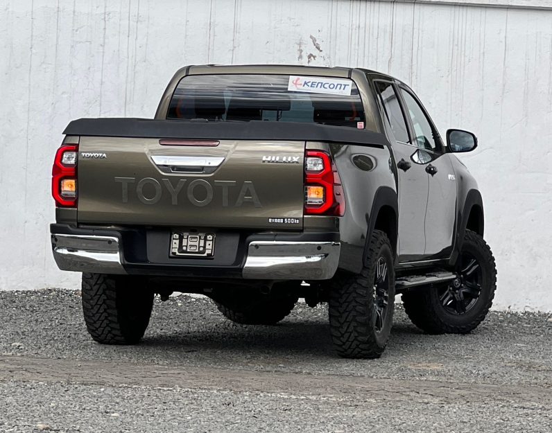 
								Toyota Hilux full									