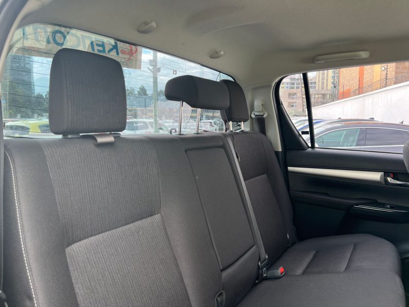 
								Toyota Hilux full									