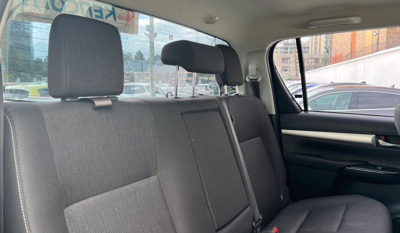 
								Toyota Hilux full									