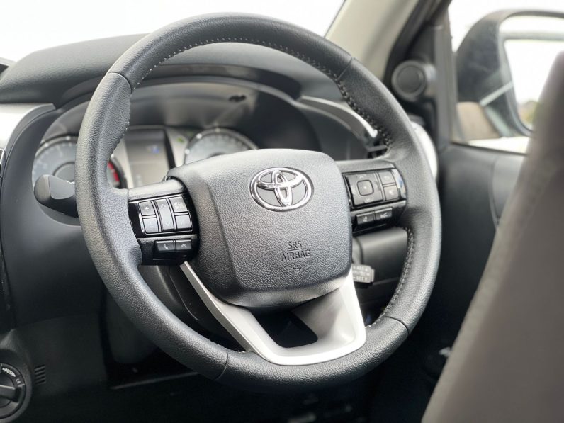 
								Toyota Hilux full									