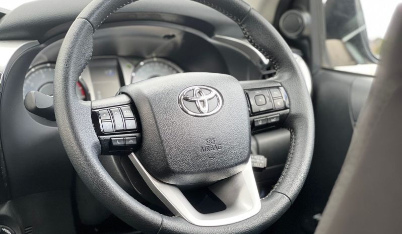 
								Toyota Hilux full									